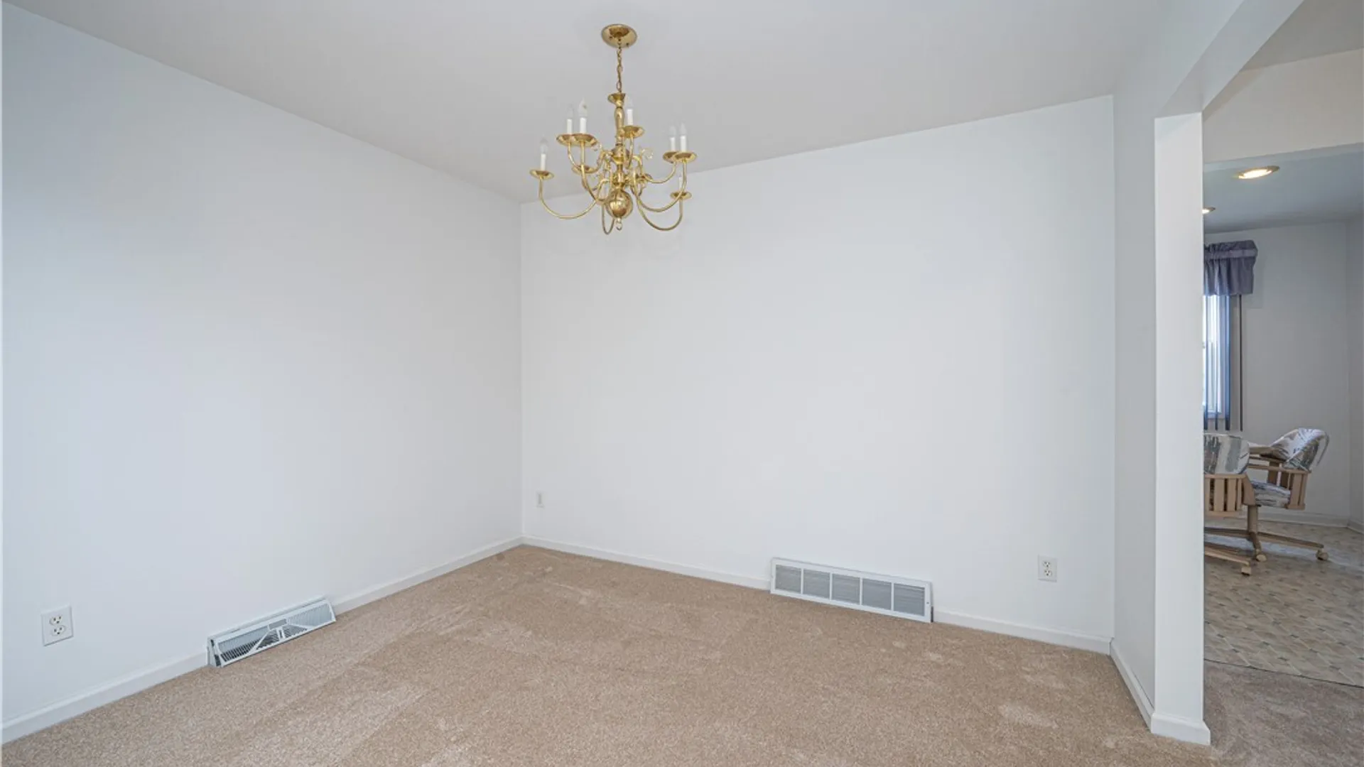 Property at 7 Queens Guard Walk, Tonawanda, NY 14150 23