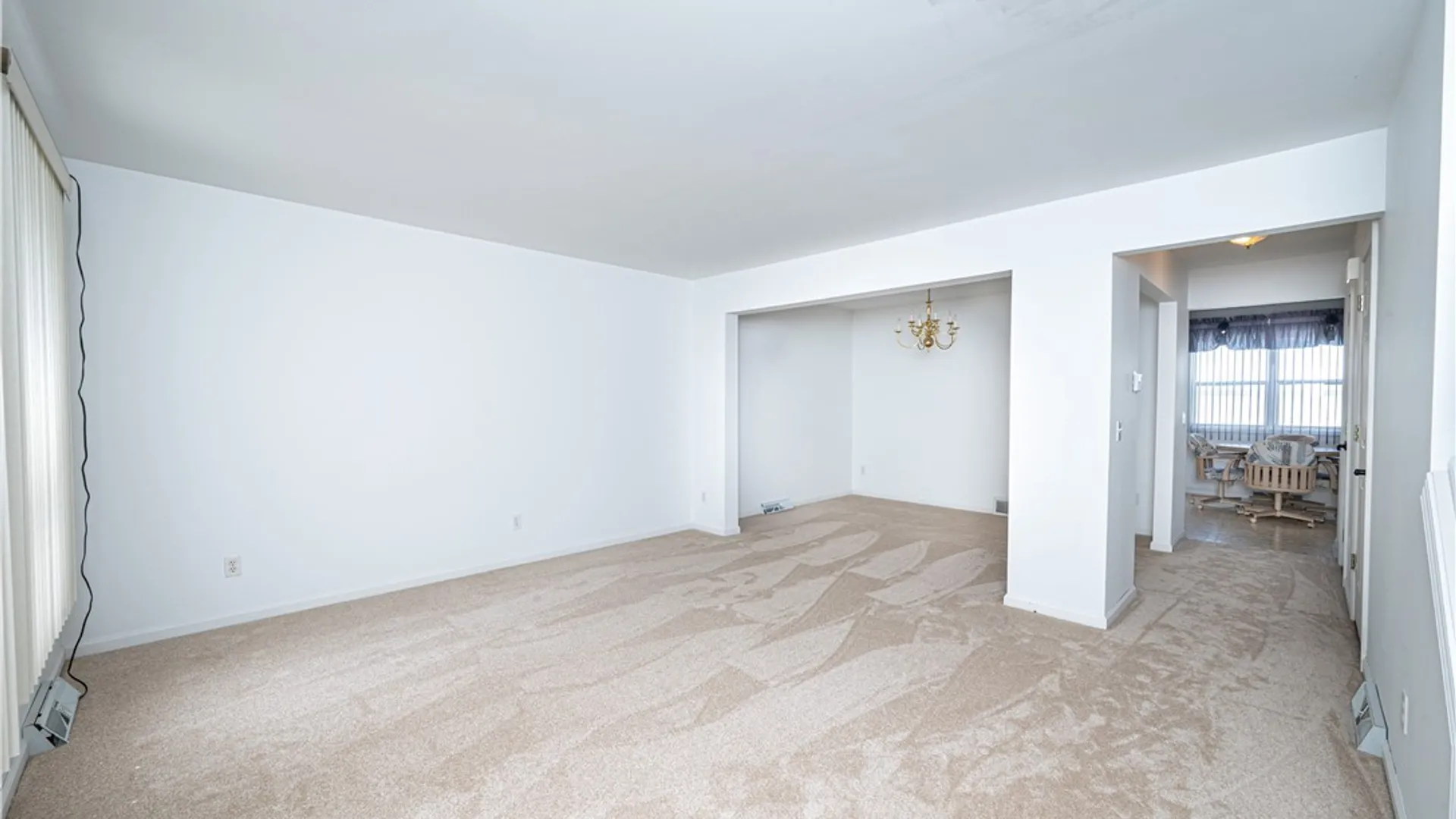 Property at 7 Queens Guard Walk, Tonawanda, NY 14150 24