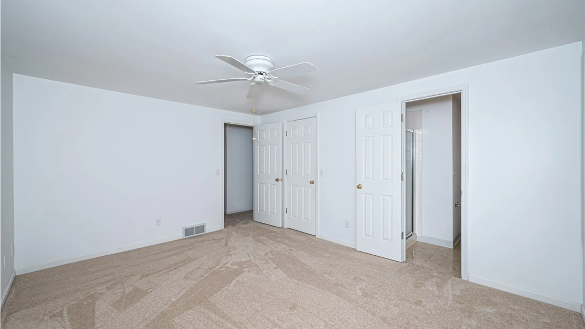 Property at 7 Queens Guard Walk, Tonawanda, NY 14150 25