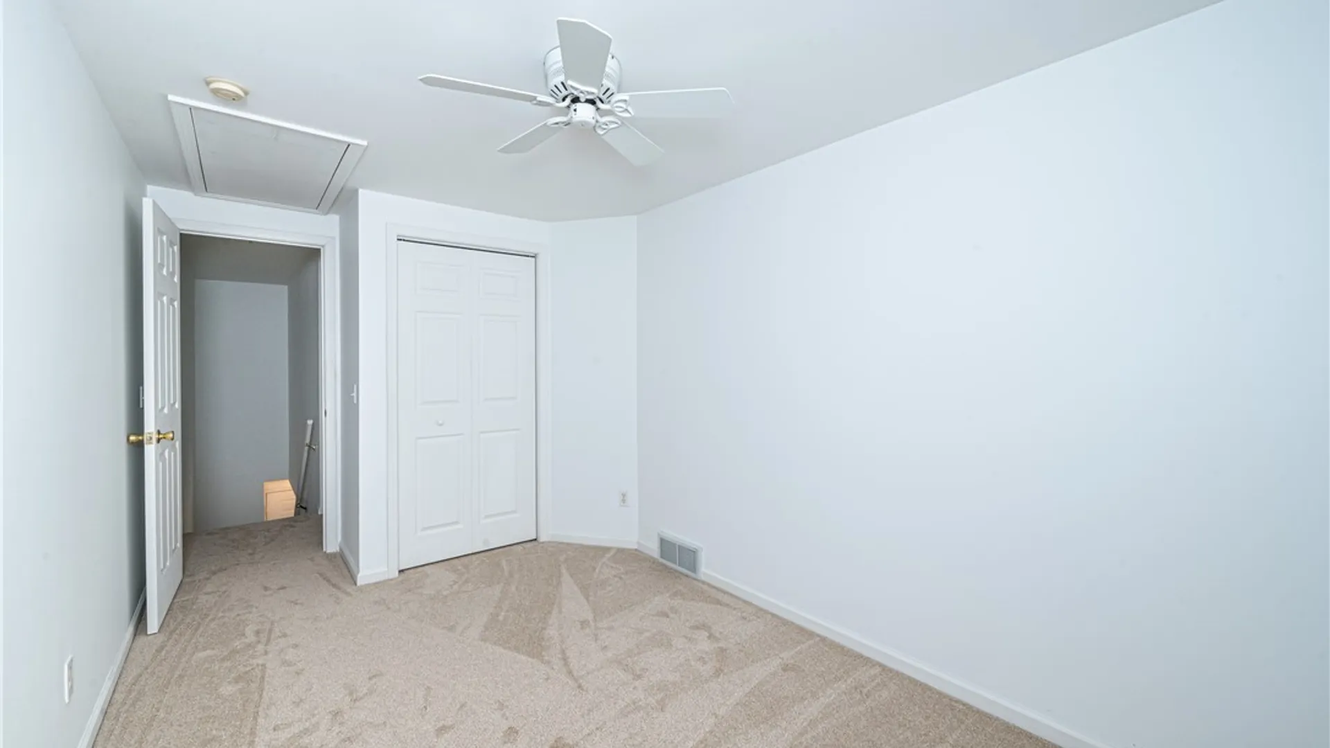 Property at 7 Queens Guard Walk, Tonawanda, NY 14150 27