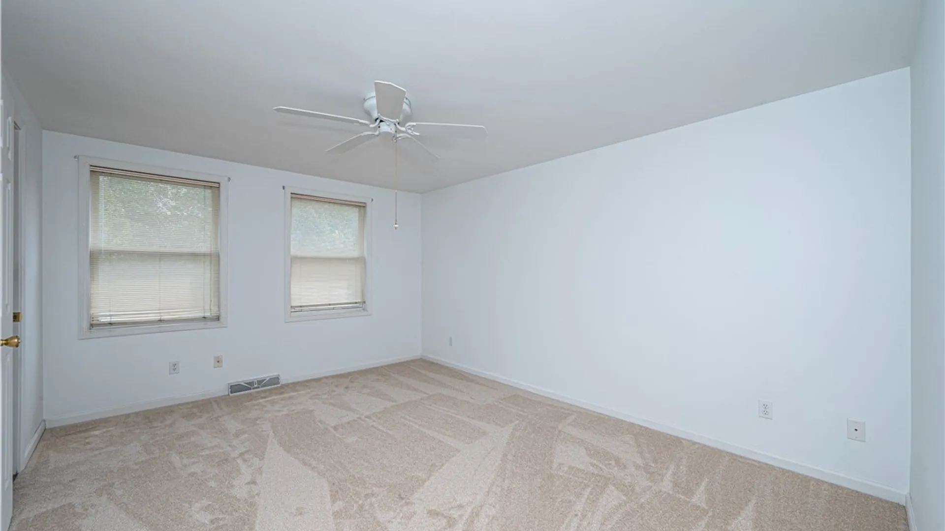 Property at 7 Queens Guard Walk, Tonawanda, NY 14150 30