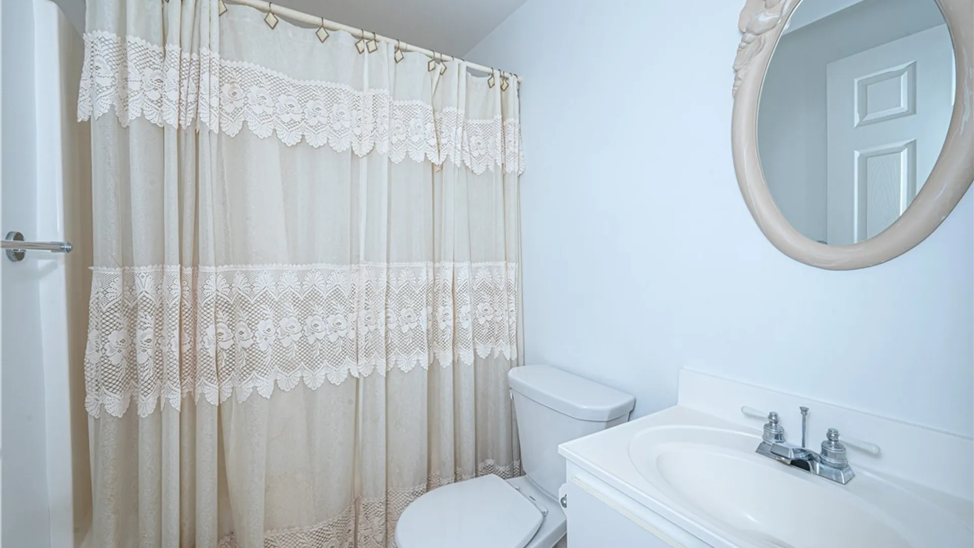 Property at 7 Queens Guard Walk, Tonawanda, NY 14150 31