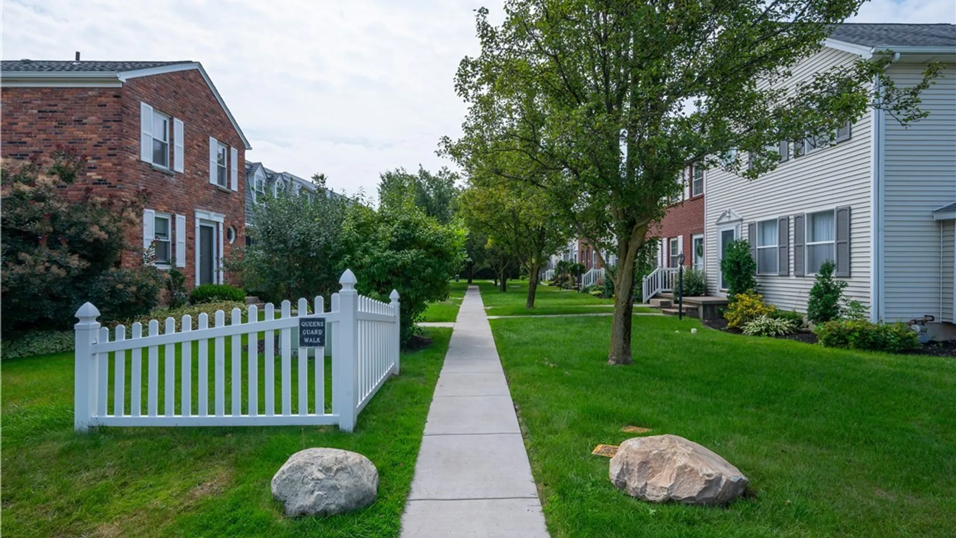 Property at 7 Queens Guard Walk, Tonawanda, NY 14150 32