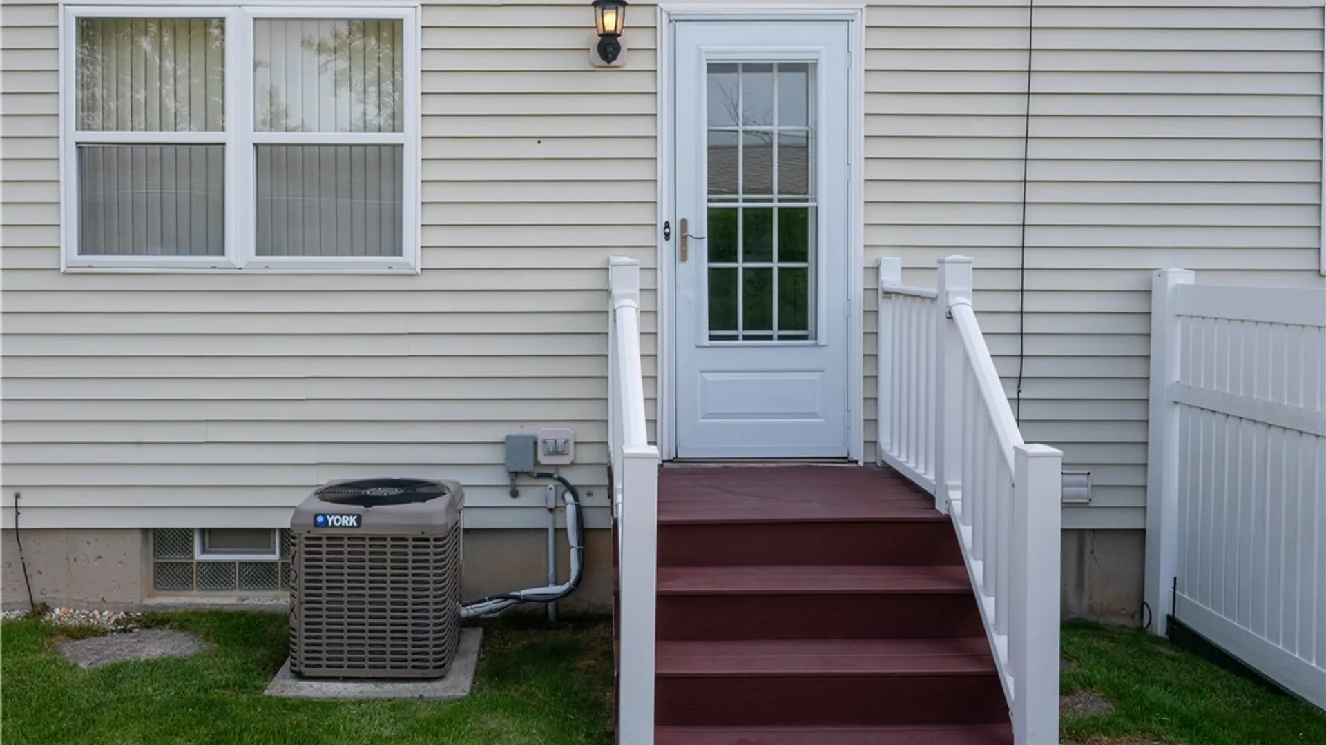 Property at 7 Queens Guard Walk, Tonawanda, NY 14150 34
