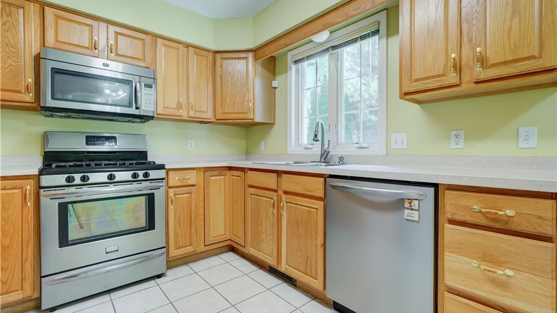 Property at 73 Logans Run, Greece, NY 14626 17