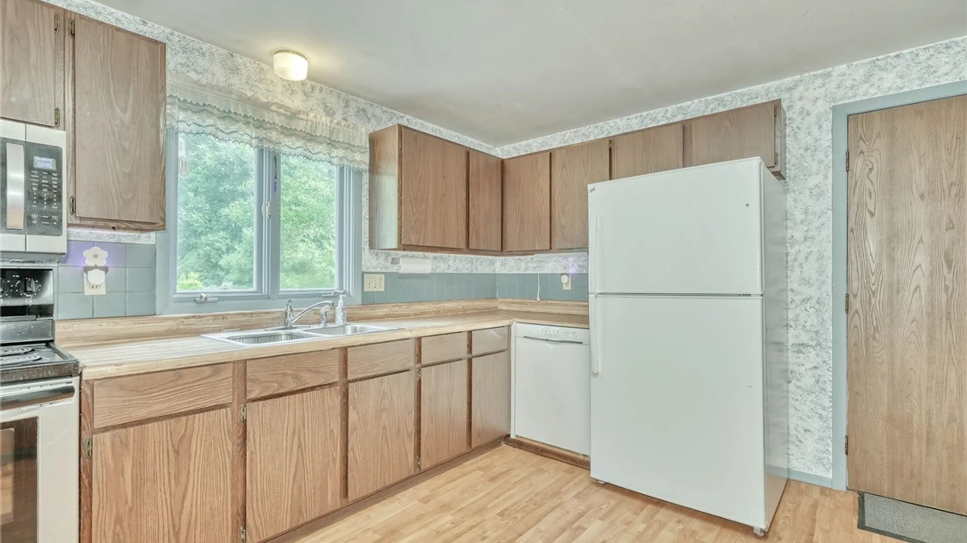 Property at 100 Rodney Lane, Penfield, NY 14625 12
