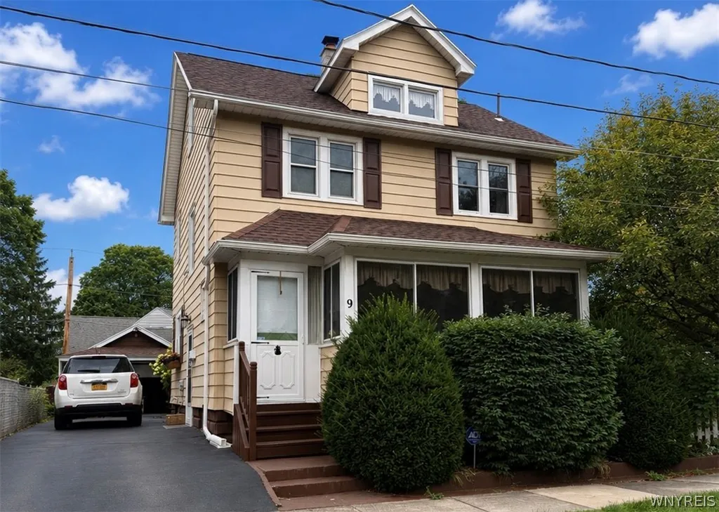 Property at 9 Norran Drive, Rochester, NY 14609