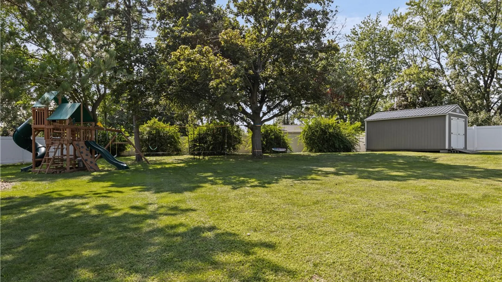 Property at 5 Starlight Circle, Perinton, NY 14450 41