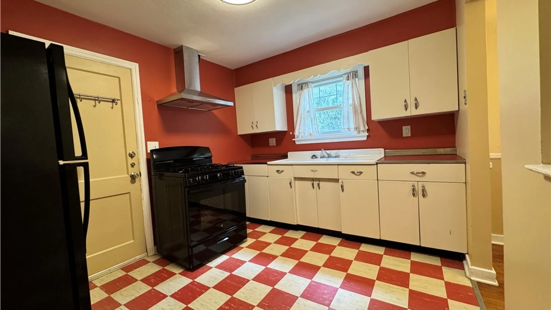 Property at 141 East Avenue, Syracuse, NY 13224 9