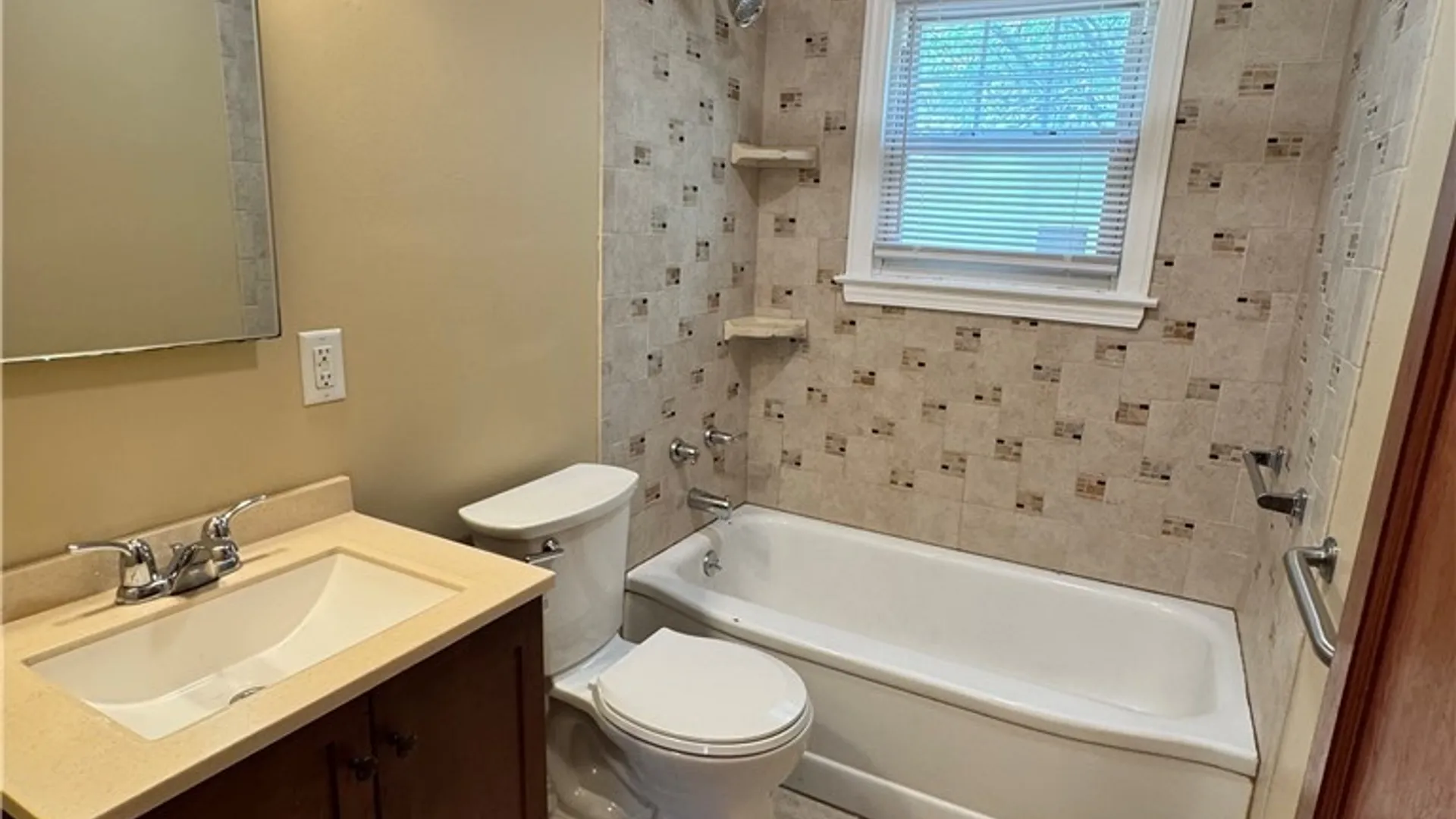 Property at 141 East Avenue, Syracuse, NY 13224 12