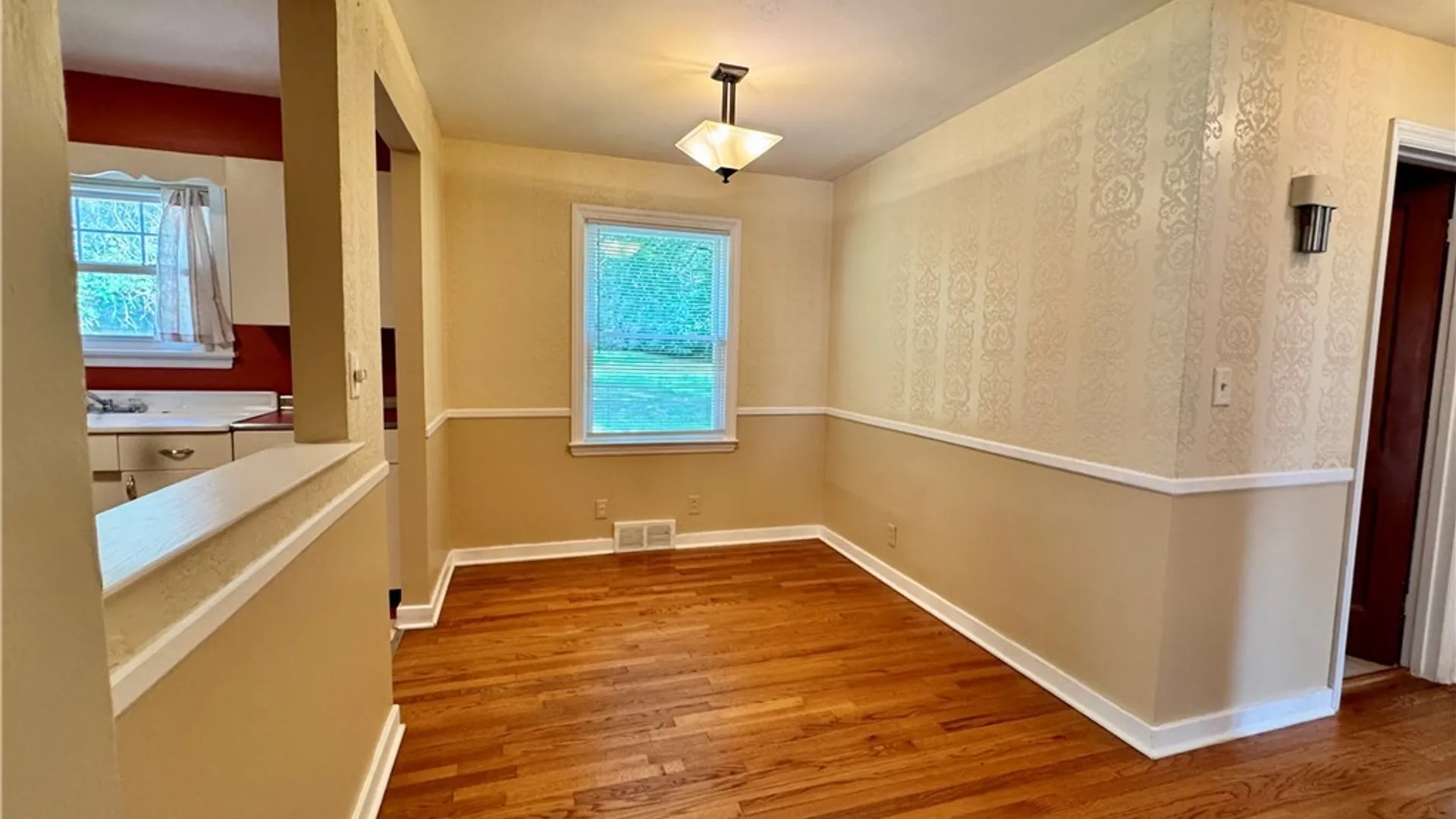 Property at 141 East Avenue, Syracuse, NY 13224 6