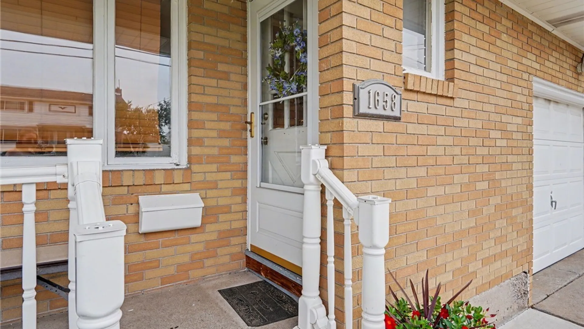 Property at 1658 Caravelle Drive, Niagara Falls, NY 14304 4