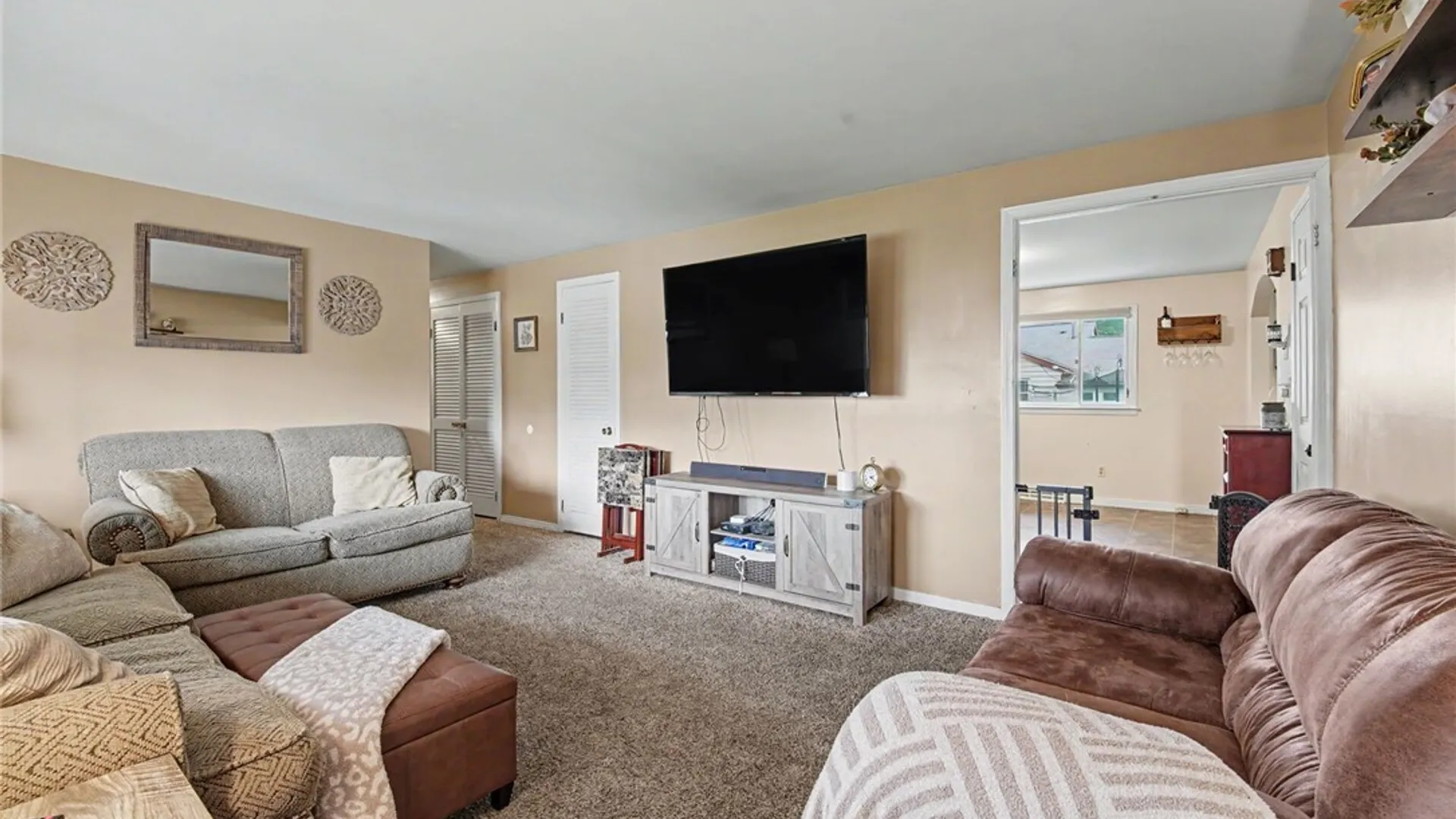 Property at 1658 Caravelle Drive, Niagara Falls, NY 14304 7
