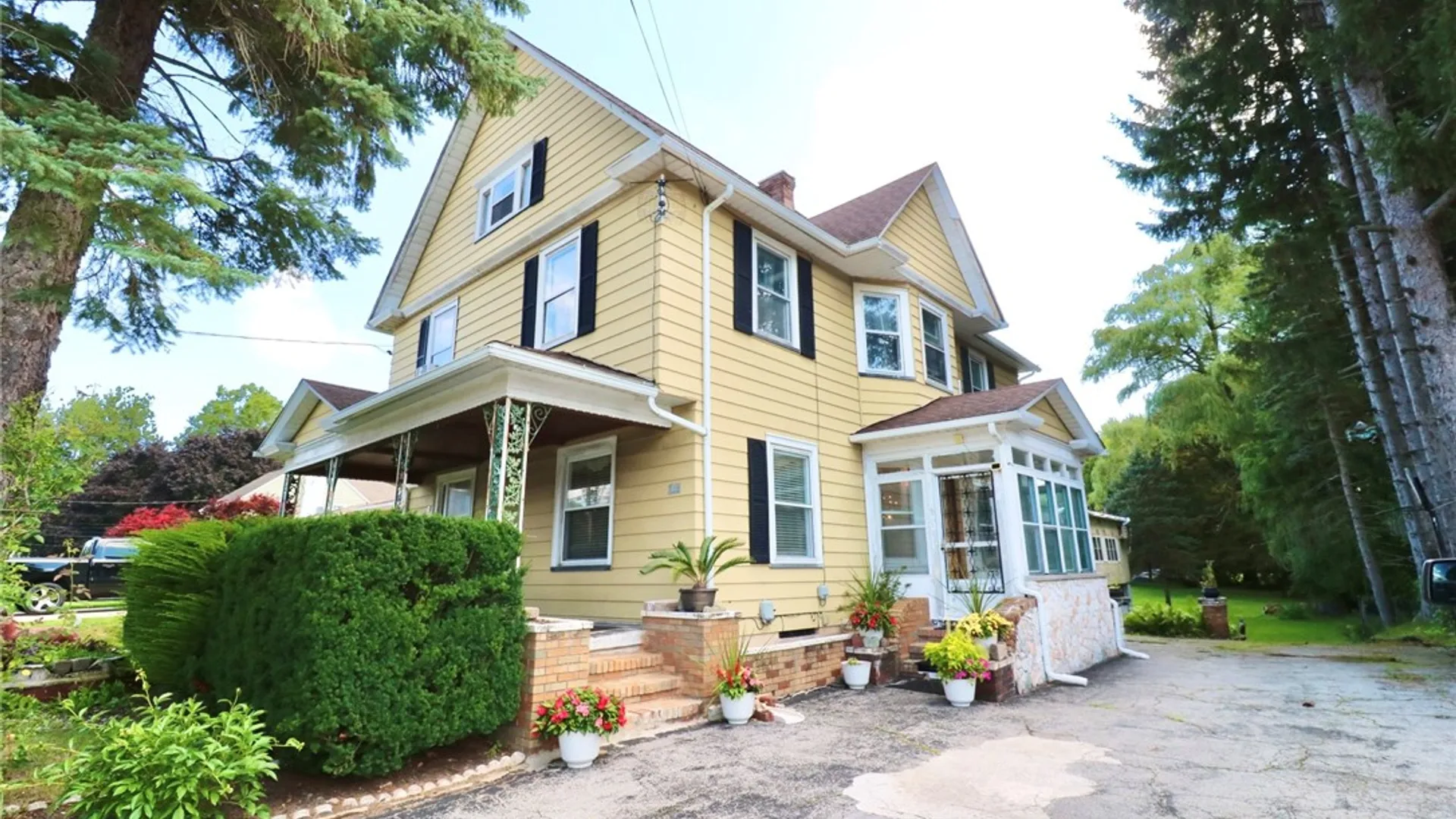 Property at 708 Helendale Road, Irondequoit, NY 14609 3