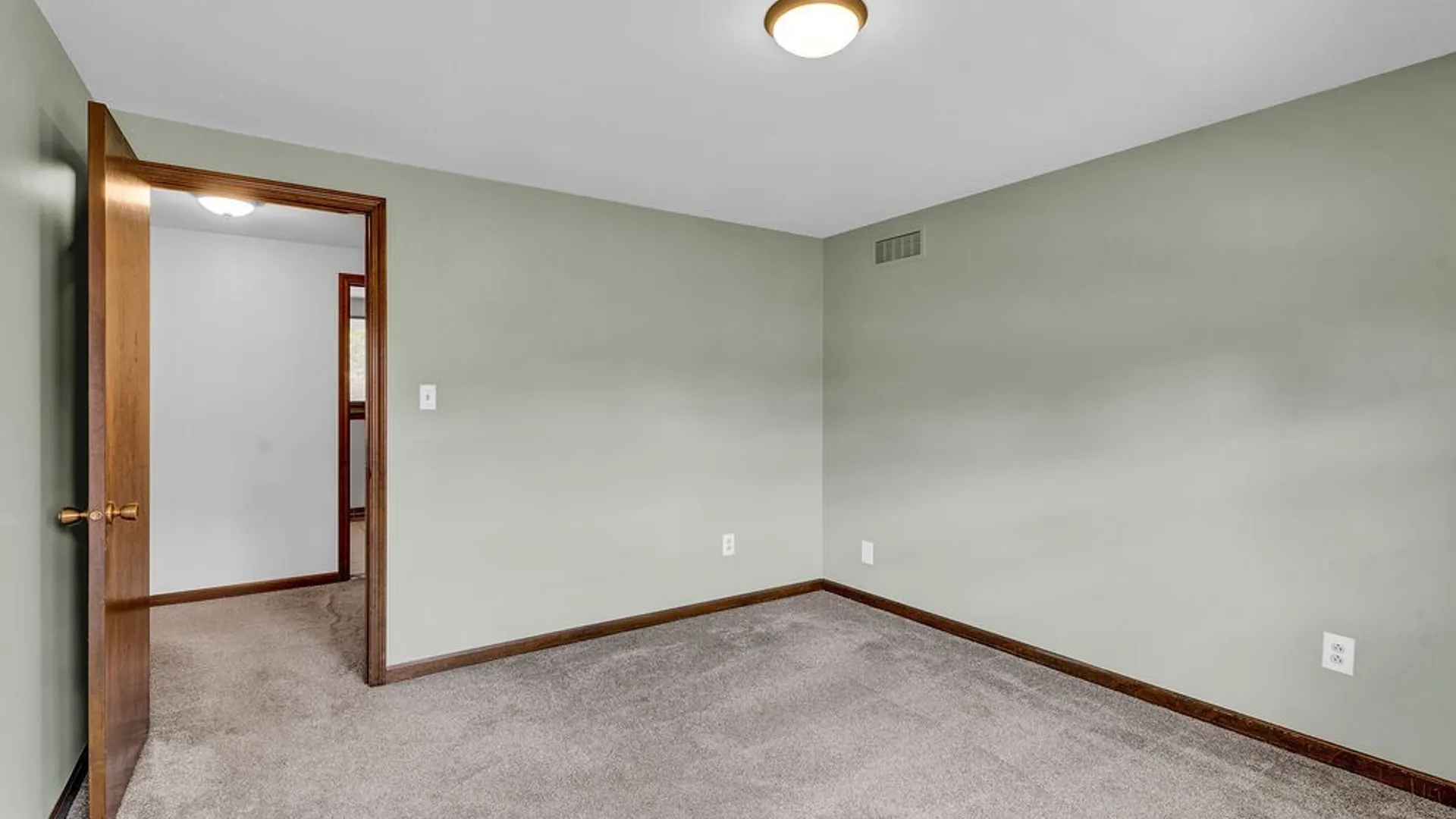 Property at 490 Sprucewood Ter Terrace, Amherst, NY 14221 25