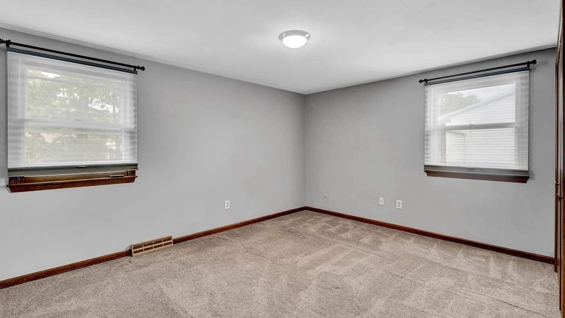 Property at 490 Sprucewood Ter Terrace, Amherst, NY 14221 28