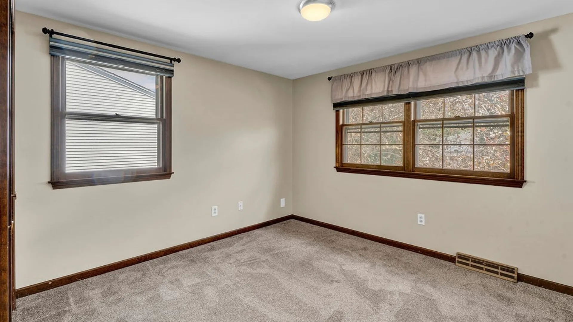 Property at 490 Sprucewood Ter Terrace, Amherst, NY 14221 30
