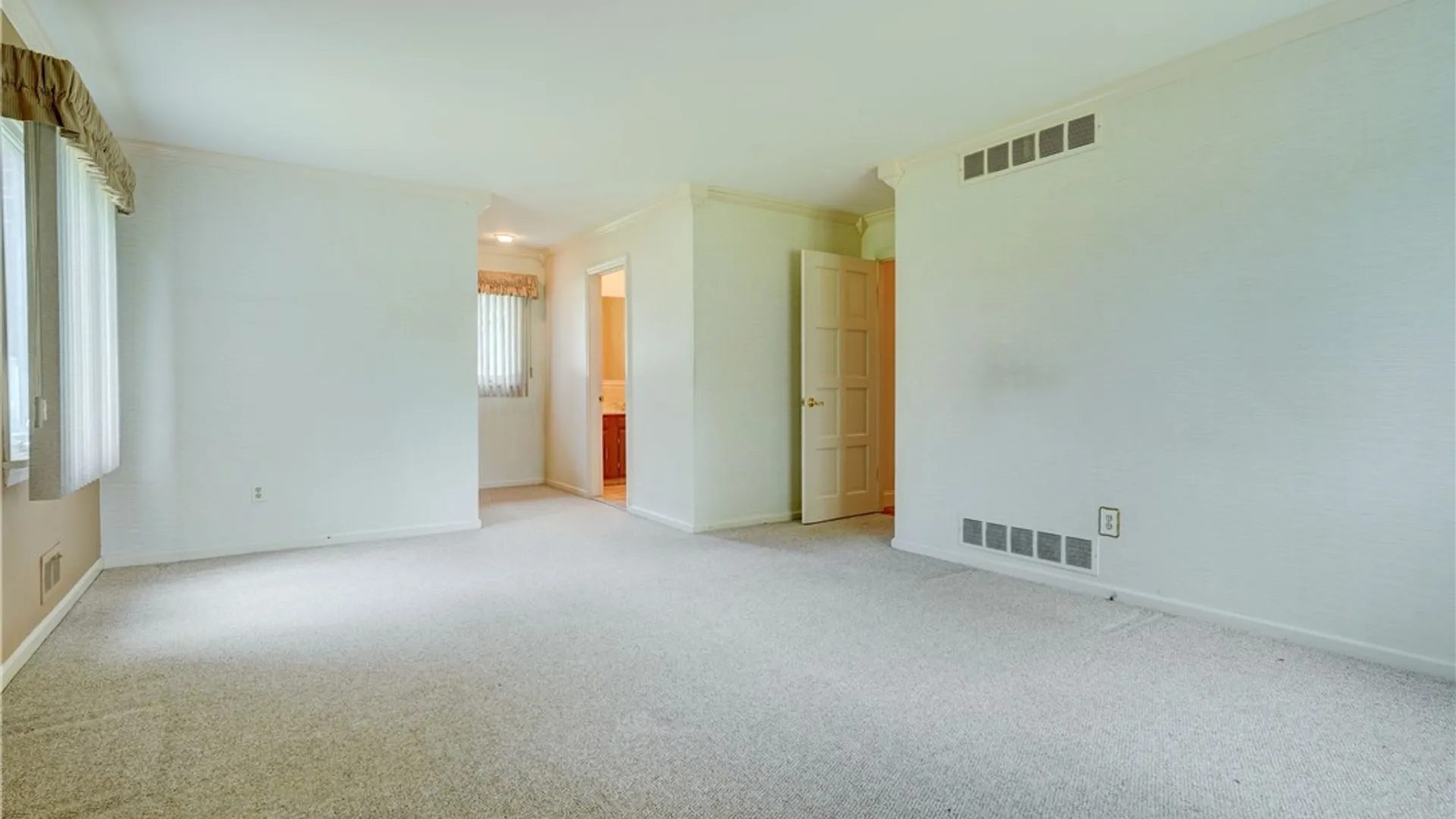 Property at 4 Pin Hook Lane, Pittsford, NY 14534 30
