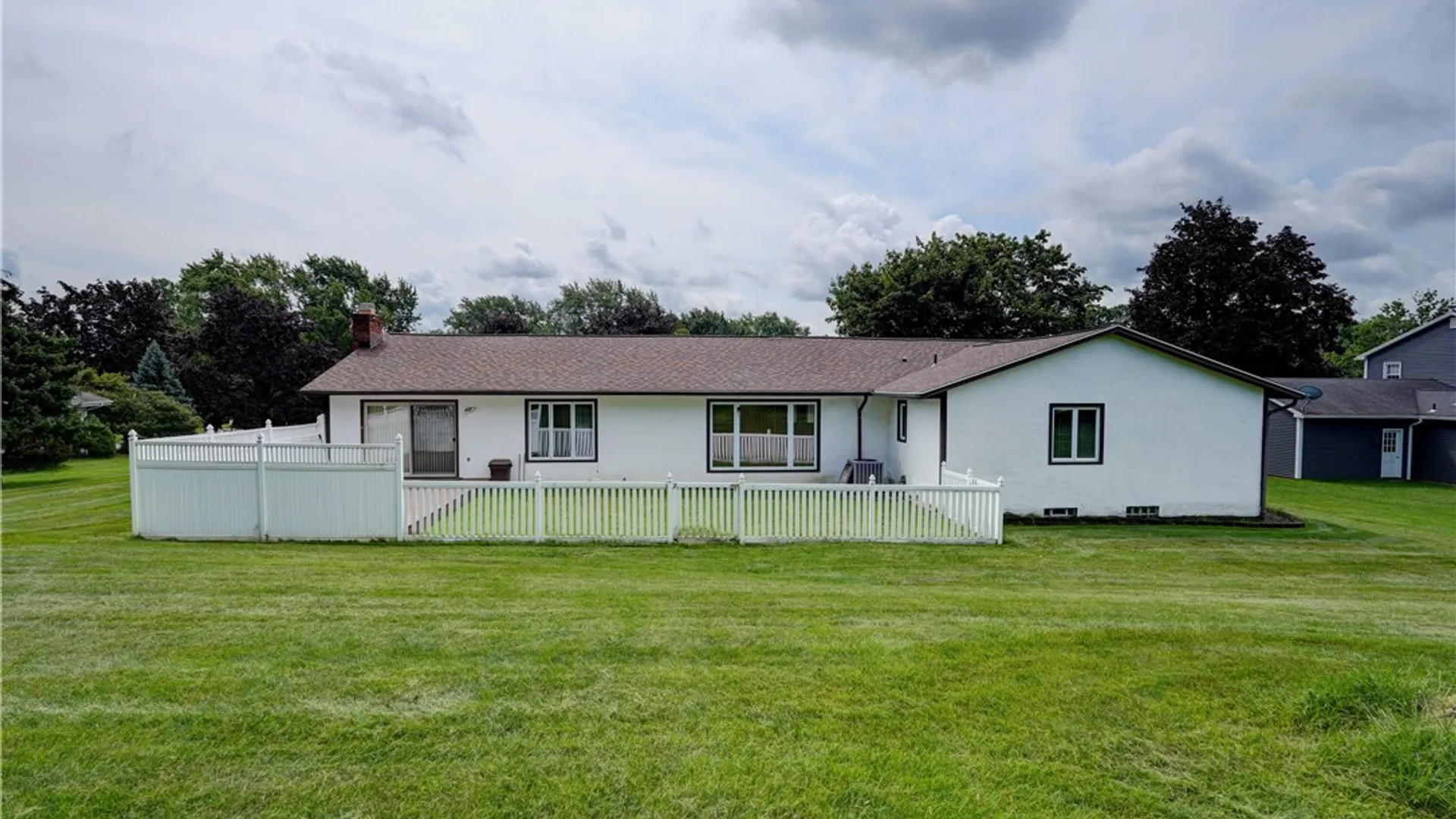 Property at 4 Pin Hook Lane, Pittsford, NY 14534 37