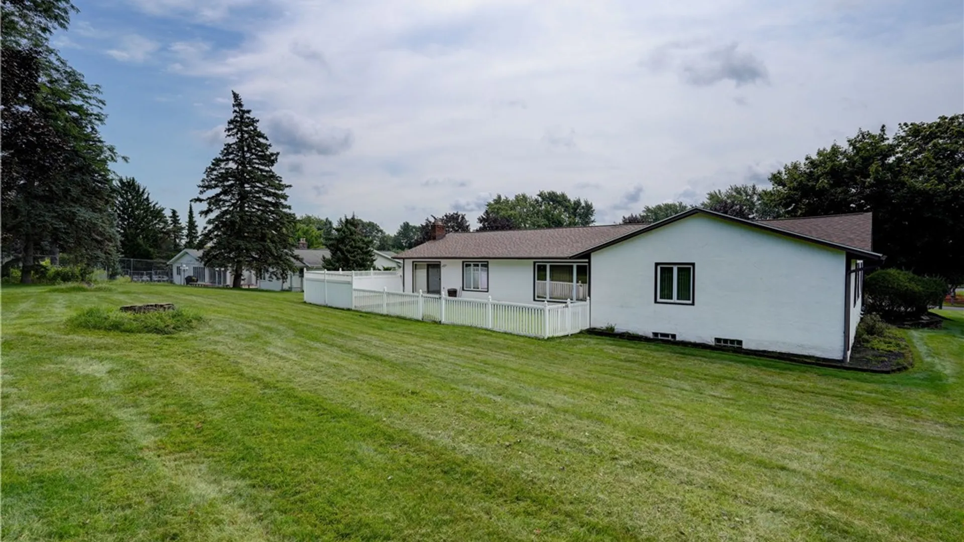 Property at 4 Pin Hook Lane, Pittsford, NY 14534 38