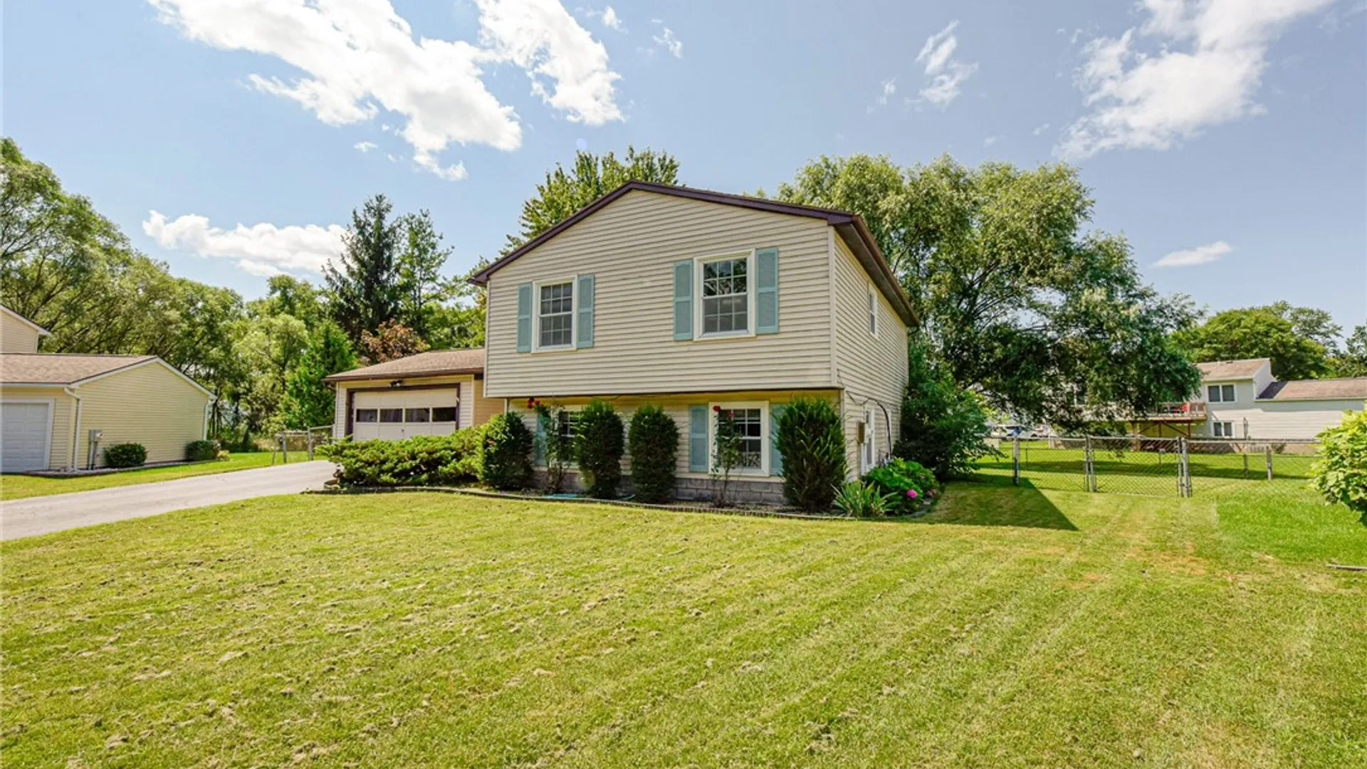 Property at 80 Shadow Lane, Gates, NY 14606 3
