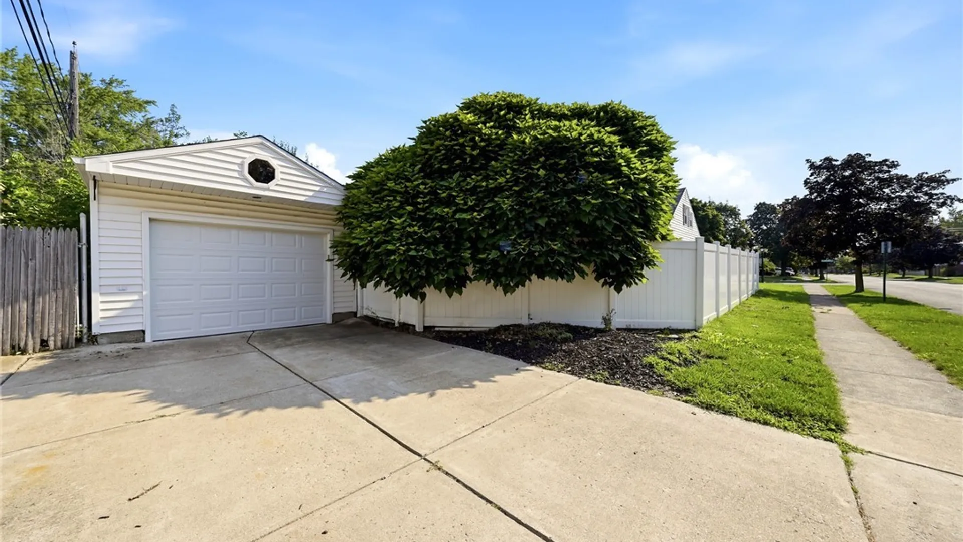 Property at 196 Deumant, Tonawanda, NY 14223 10