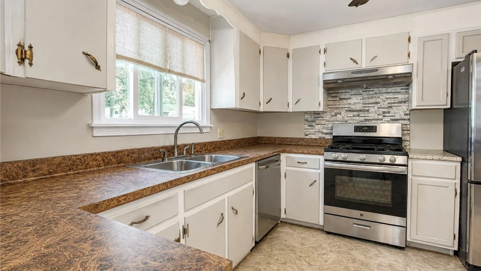 Property at 6727 Hillcroft Drive, Boston, NY 14025 14
