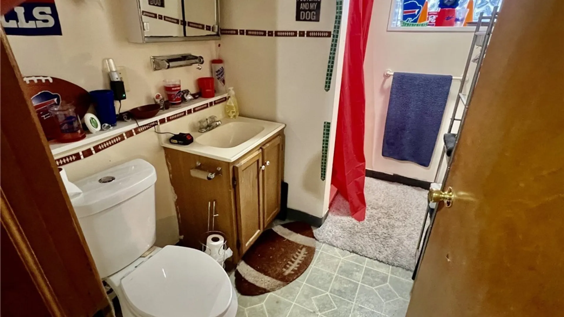 Property at 915 Ferry Avenue, Niagara Falls, NY 14301 14