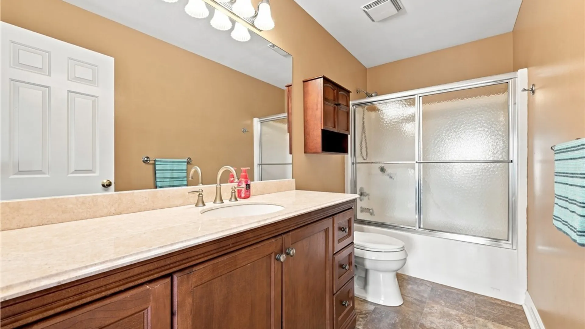 Property at 135 Independence Lane, Grand Island, NY 14072 25