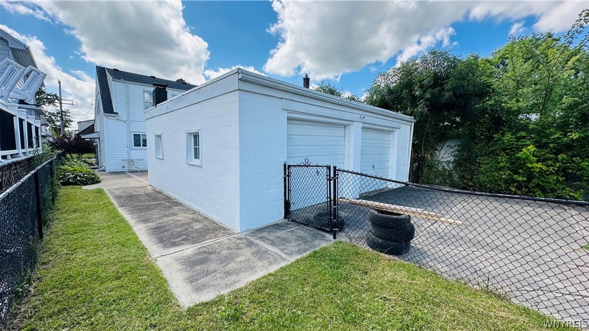 Property at 2486 LaSalle Avenue, Niagara Falls, NY 14301 5