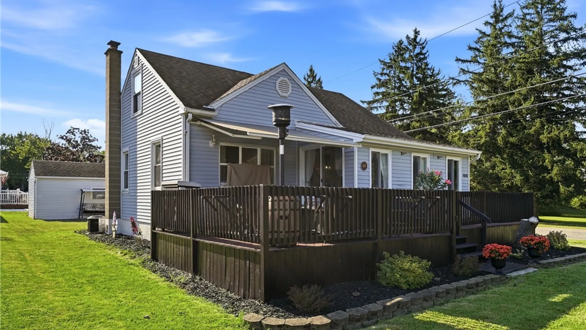 Property at 4810 Bay View Road, Hamburg, NY 14075 3