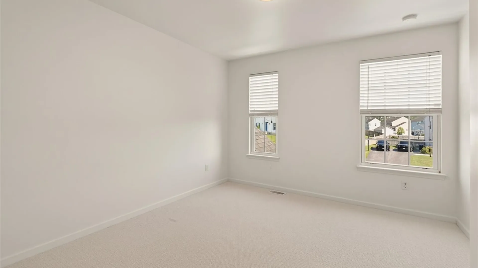 Property at 84 Elmcrest Rise, Henrietta, NY 14586 32