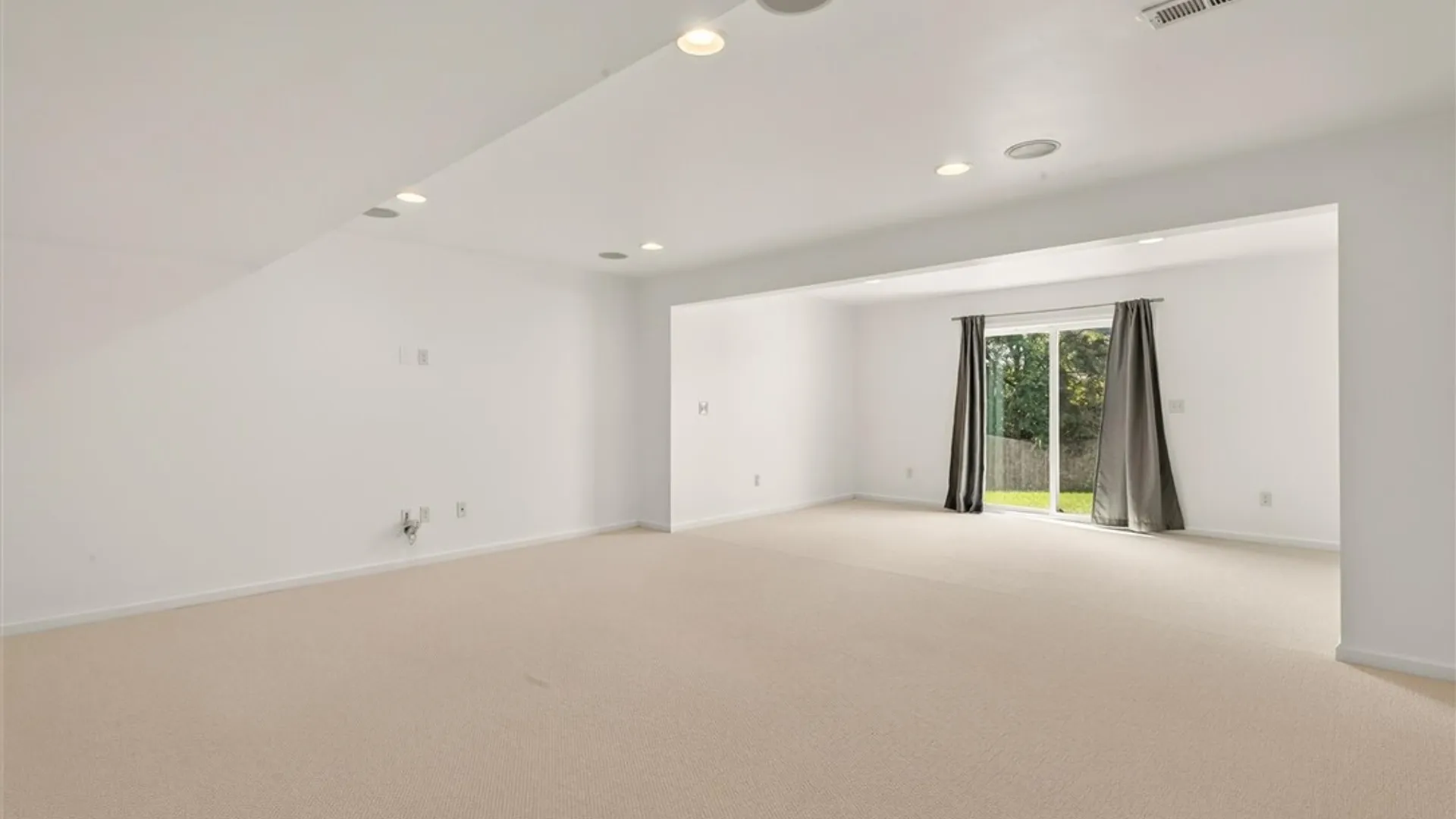 Property at 84 Elmcrest Rise, Henrietta, NY 14586 42