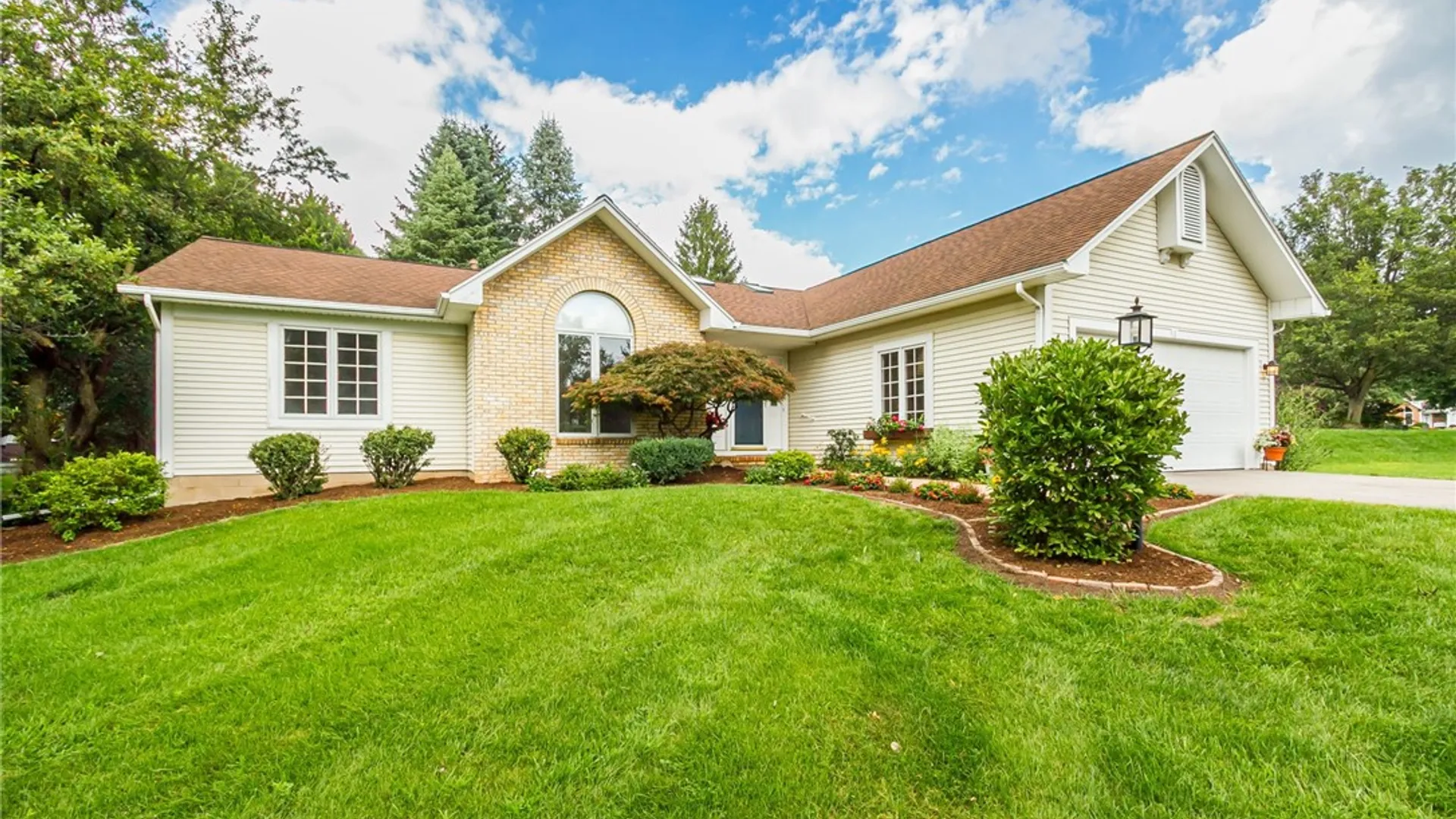 Property at 1 Westin Court, Perinton, NY 14534 3