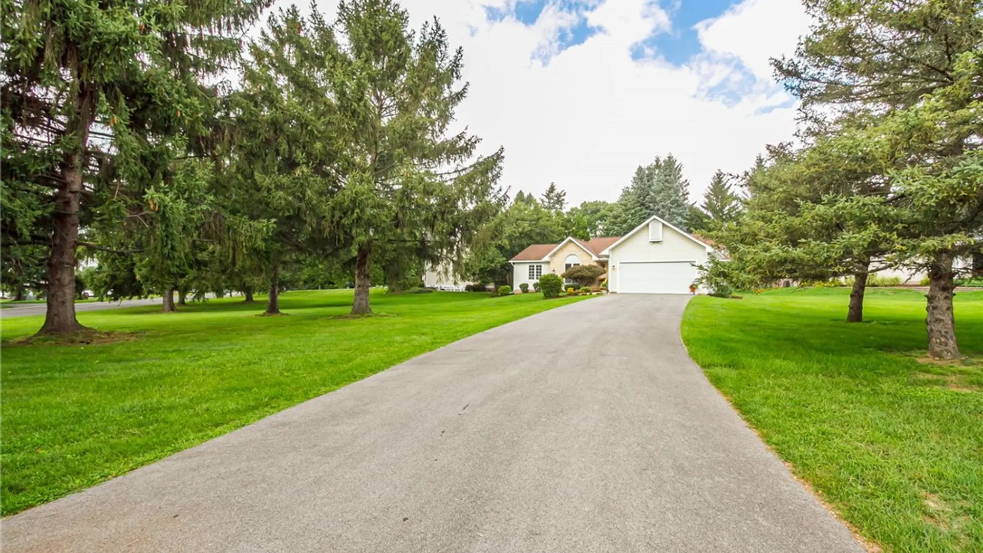 Property at 1 Westin Court, Perinton, NY 14534 5