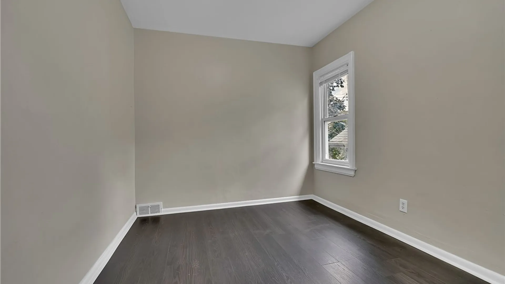 Property at 129 Farmer Street, Buffalo, NY 14207 18