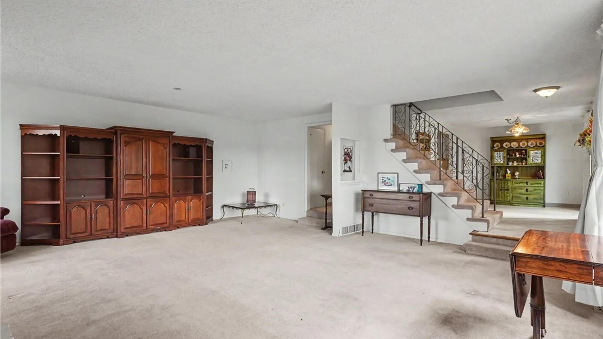 Property at 54 Harrogate, Amherst, NY 14221 4