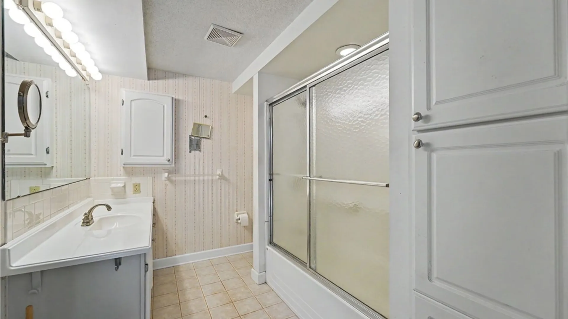 Property at 54 Harrogate, Amherst, NY 14221 23