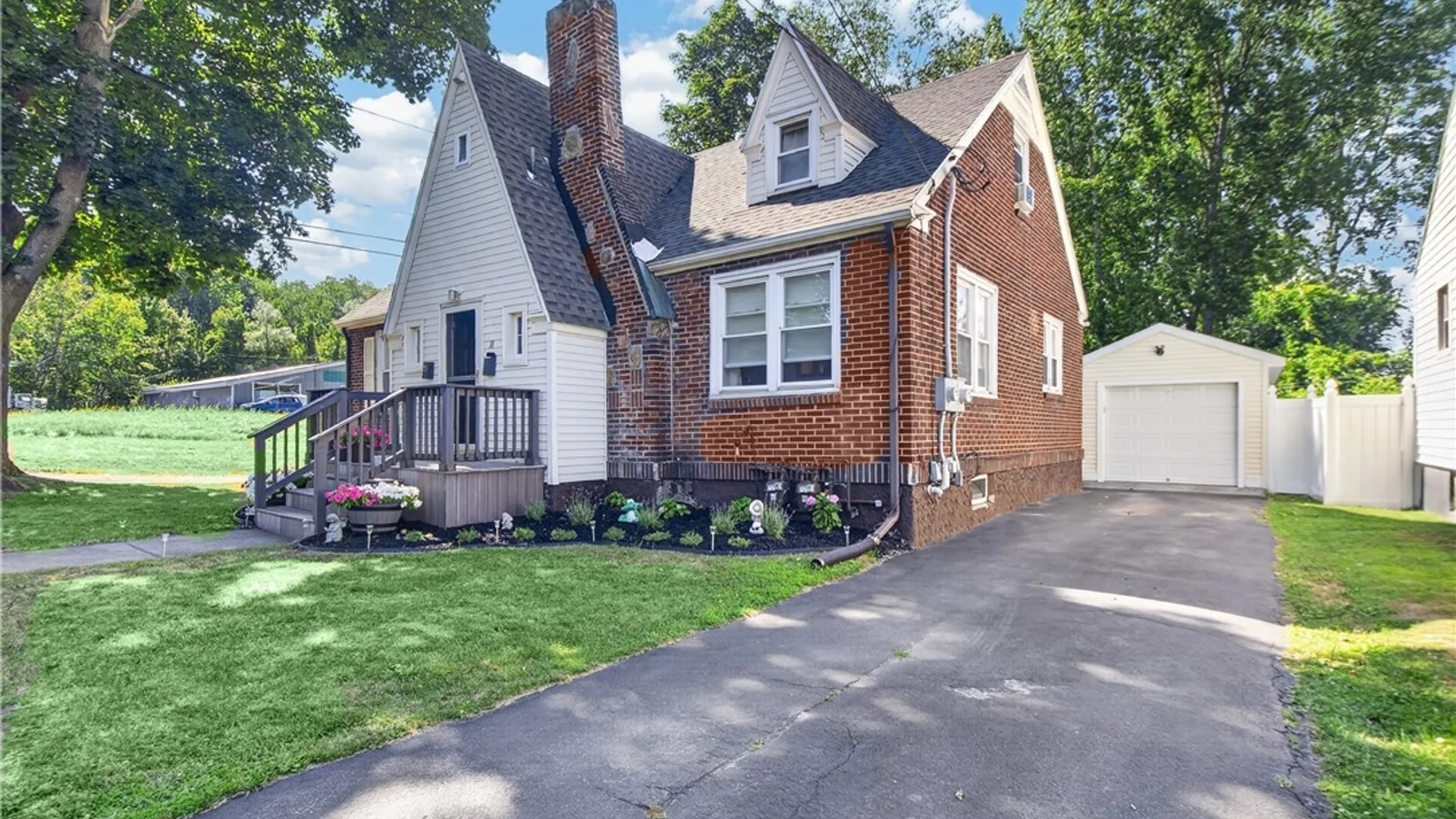 Property at 18 Fairdale Pl, Whitestown, NY 13492 3