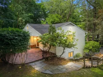 Property at 2 Red Fox Run, Perinton, NY 14534