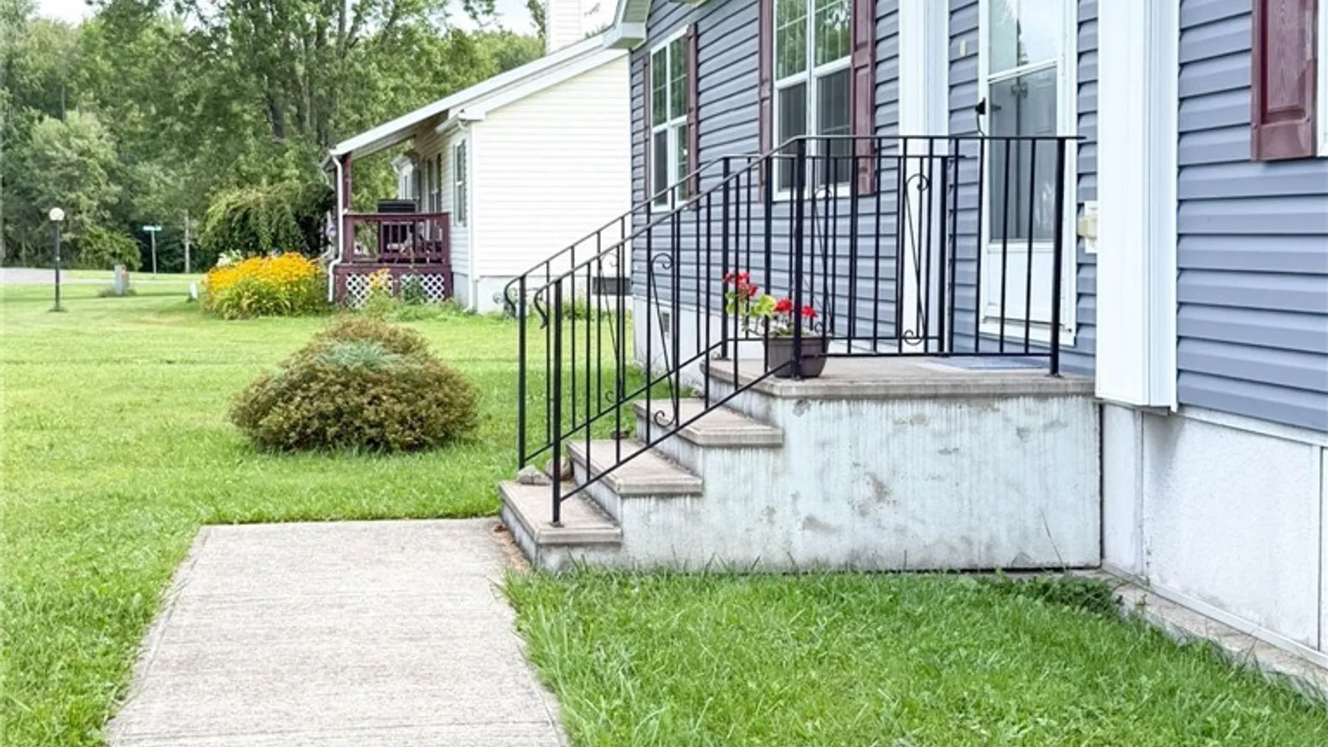 Property at 13 Greentree Boulevard, Westmoreland, NY 13440 4