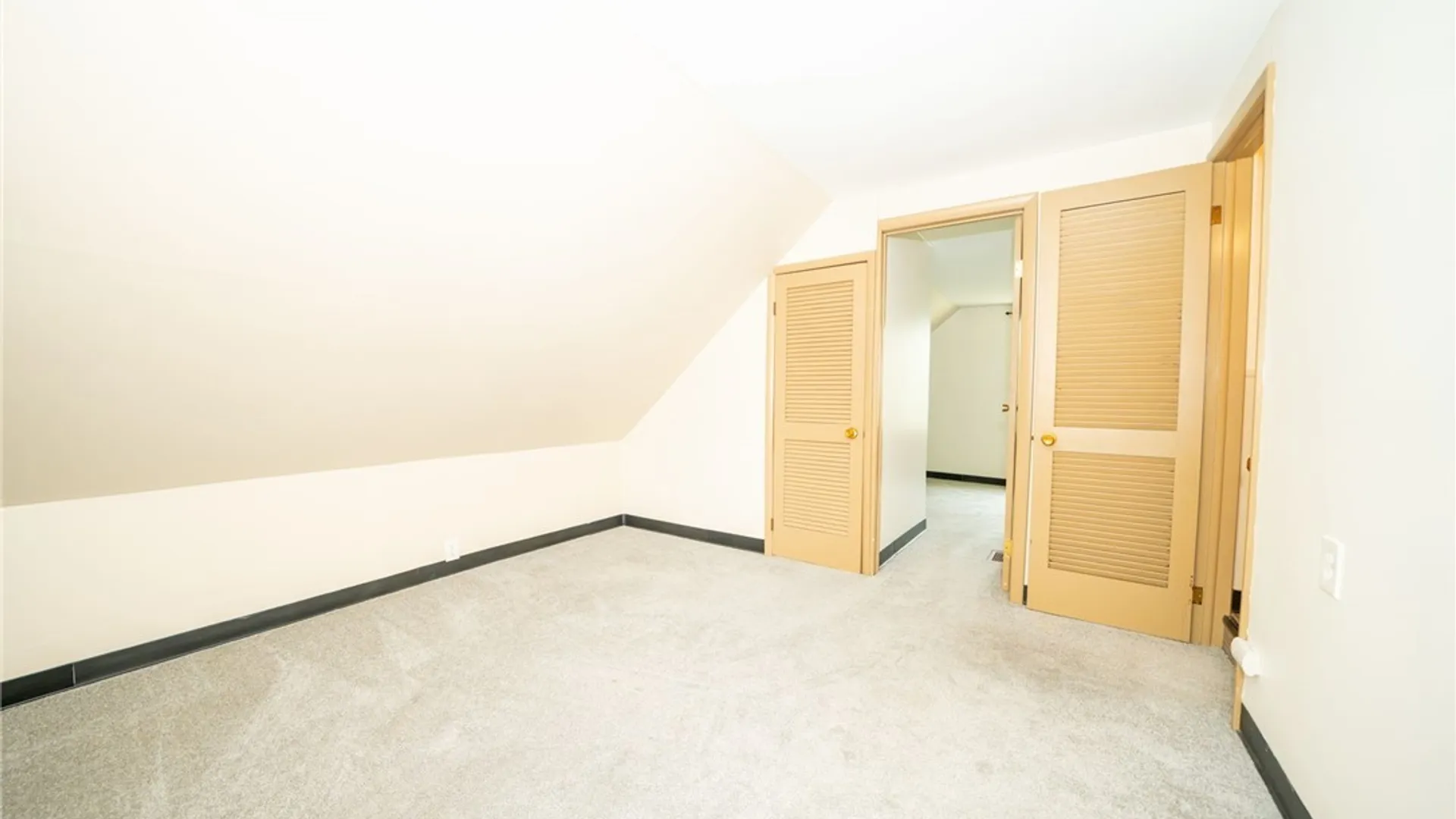 Property at 84 Chapel Avenue, Cheektowaga, NY 14225 28