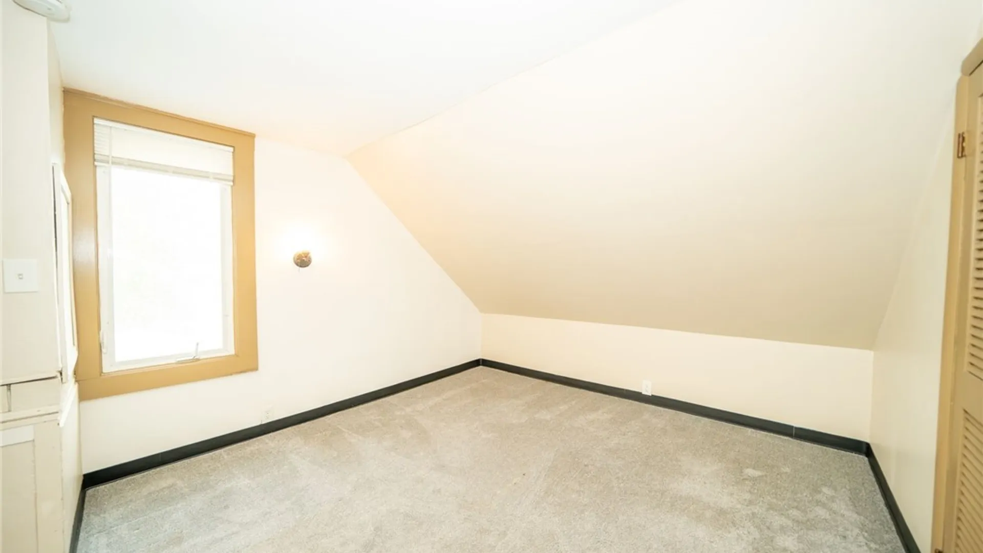 Property at 84 Chapel Avenue, Cheektowaga, NY 14225 31