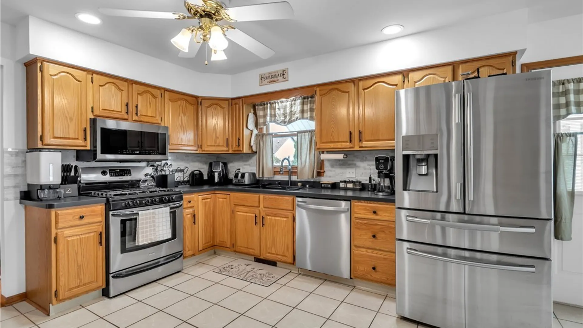 Property at 6989 Samantha Court, Wheatfield, NY 14304 11