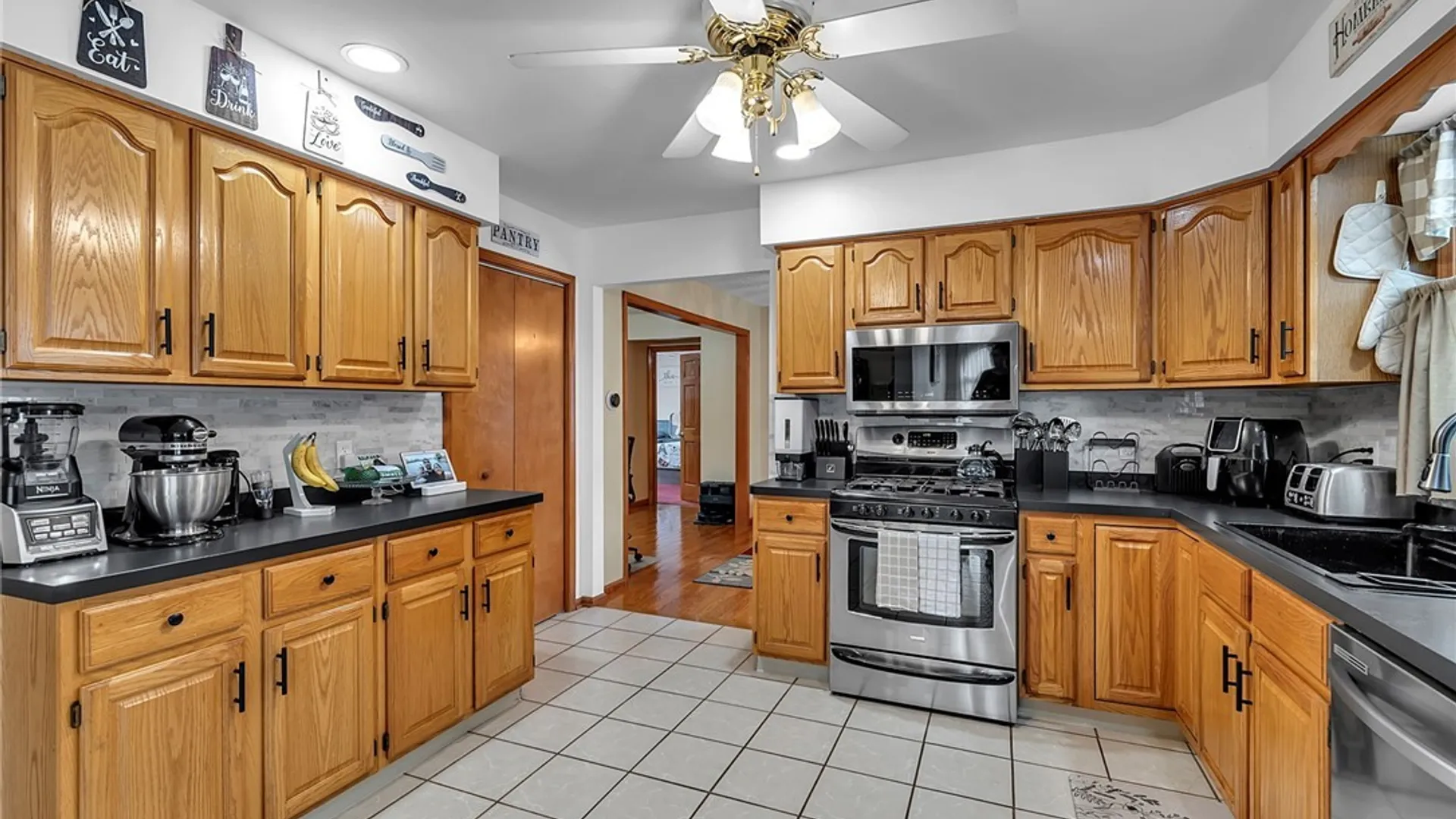 Property at 6989 Samantha Court, Wheatfield, NY 14304 12