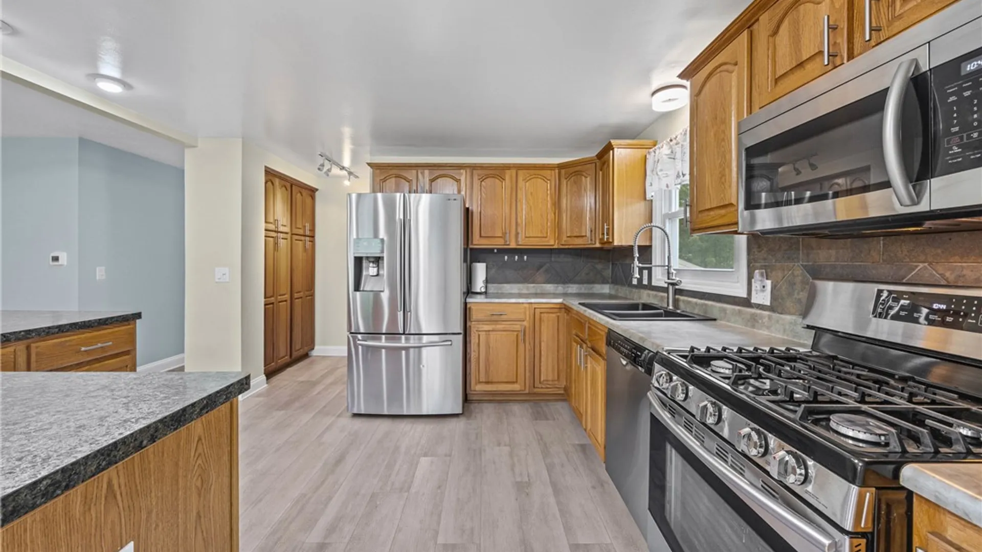 Property at 9 Chiswick Circle, Chili, NY 14624 8