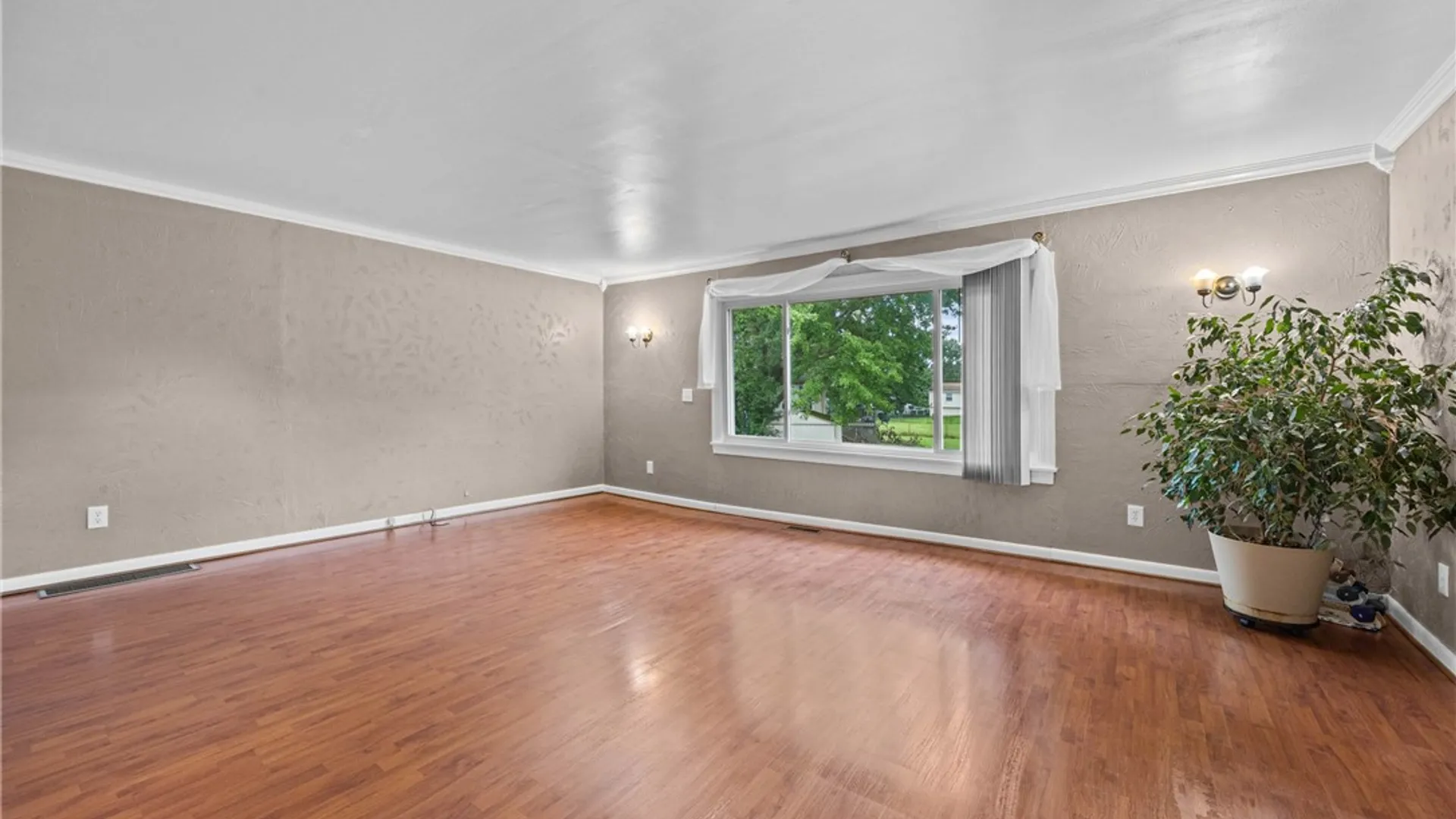 Property at 9 Chiswick Circle, Chili, NY 14624 32