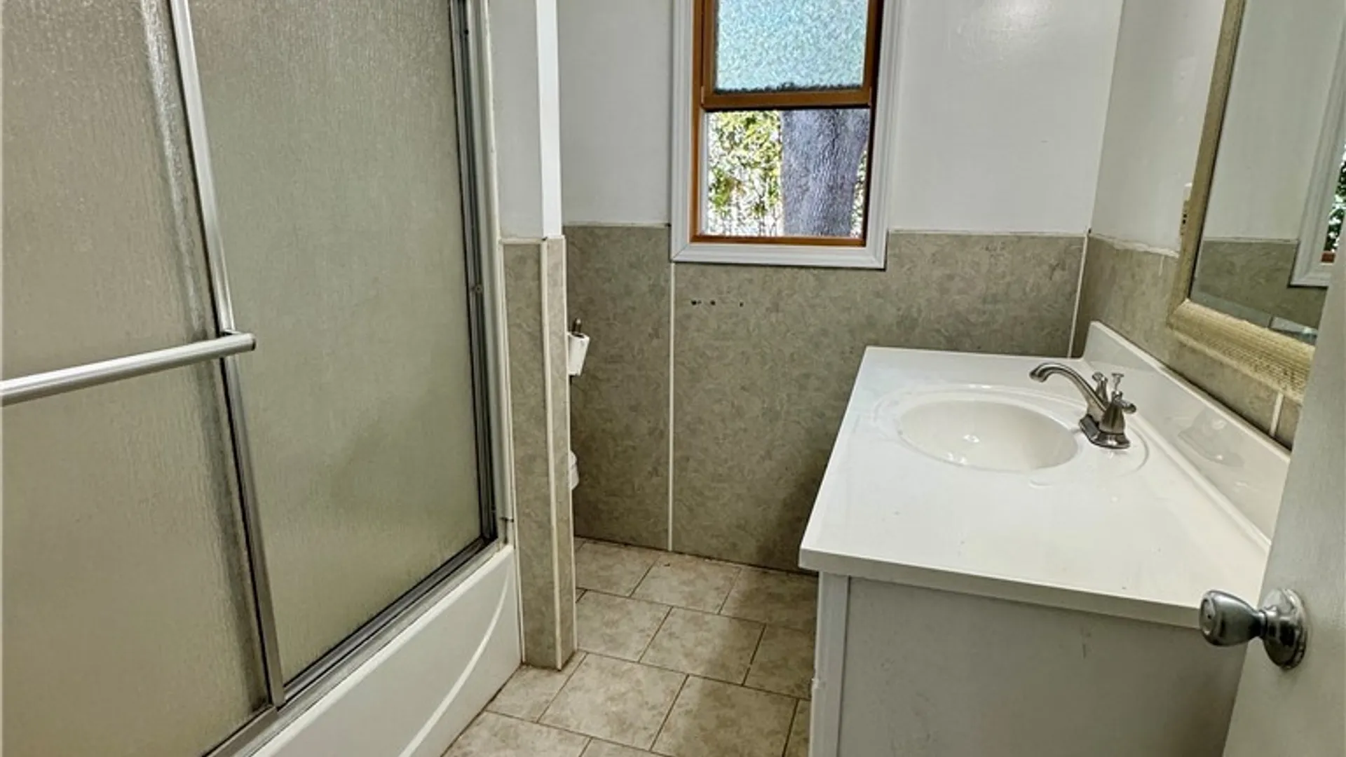Property at 203 Anita Avenue, Salina, NY 13088 13