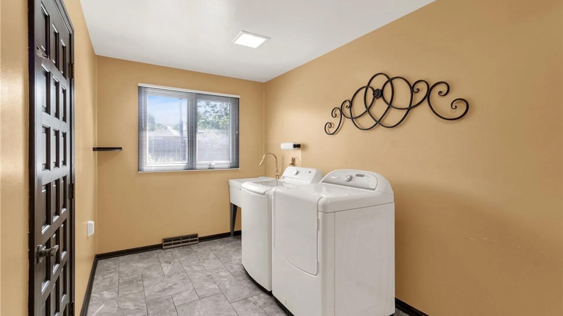 Property at 111 Windmill Road, West Seneca, NY 14218 29