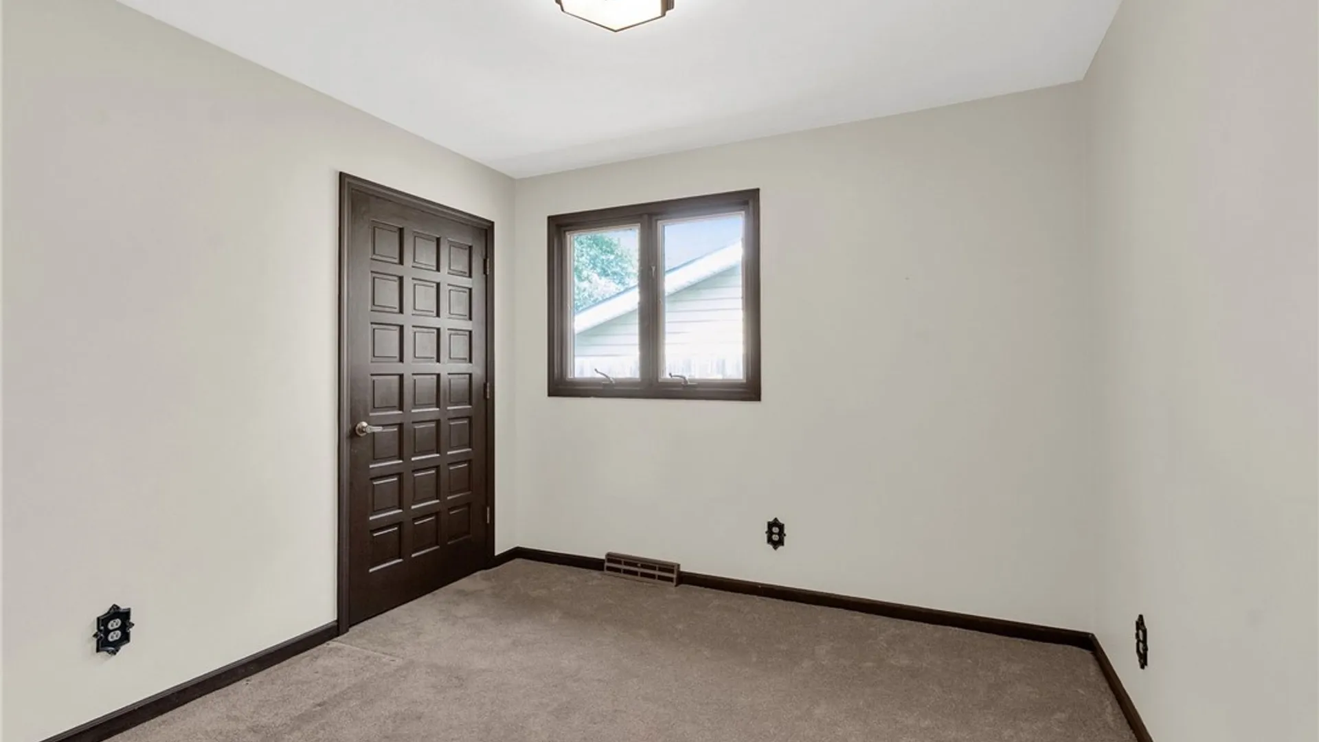 Property at 111 Windmill Road, West Seneca, NY 14218 38